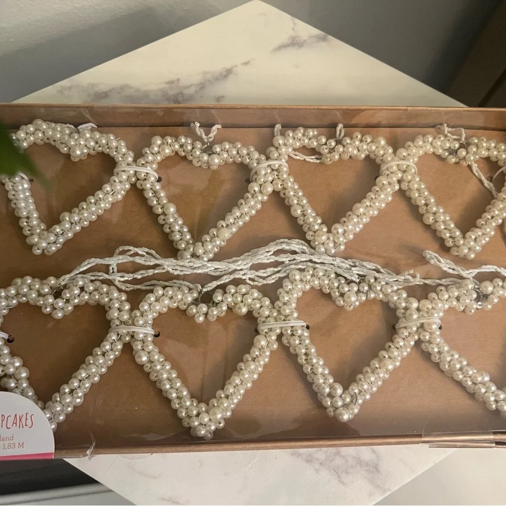 Love & Cupcakes 6-Foot Pearl Heart Garland Decoration - Picture 3 of 4